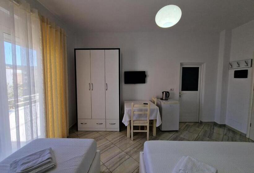 Cameră Triplă Standard cu Balcon, Artur