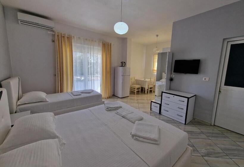 Cameră Triplă Standard cu Balcon, Artur