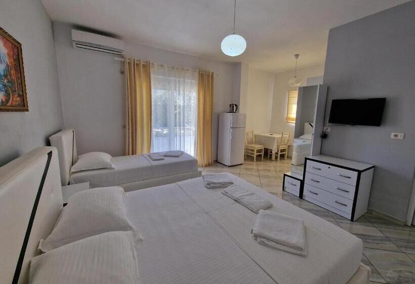 Cameră Triplă Standard cu Balcon, Artur