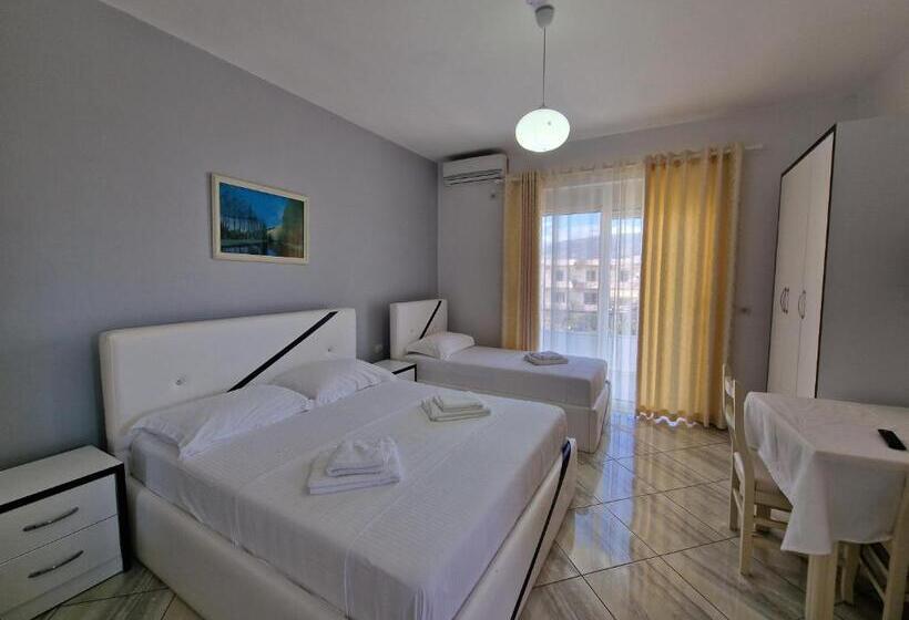 Cameră Triplă Standard cu Balcon, Artur