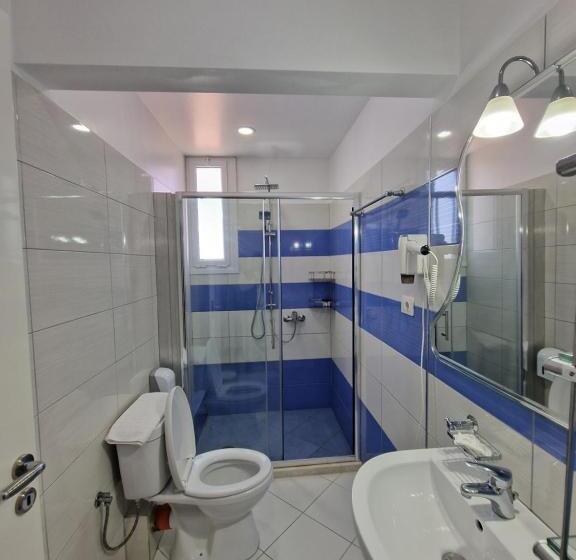 Cameră Triplă Standard cu Balcon, Artur