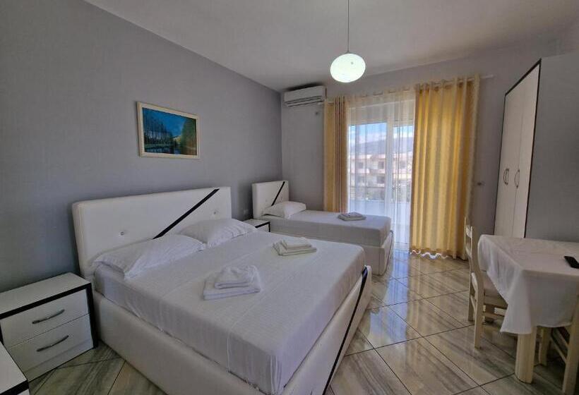 Cameră Triplă Standard cu Balcon, Artur