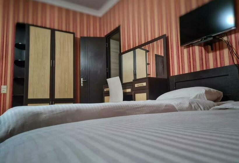 اتاق خانوادگی, Chveni Sakhli