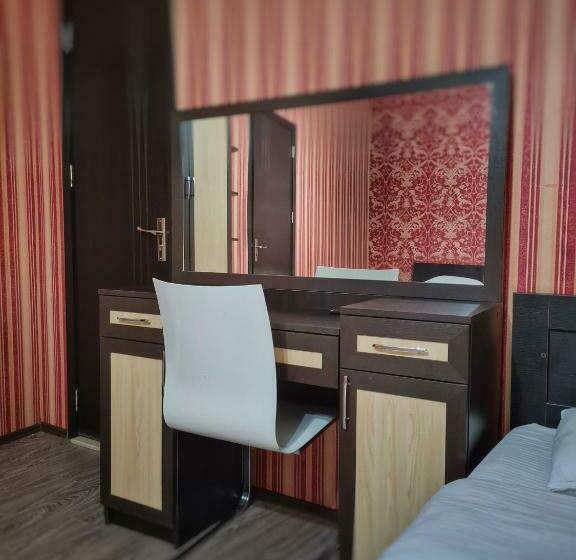 اتاق خانوادگی, Chveni Sakhli