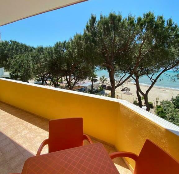 Camera Familiare Vista Mare, Enera