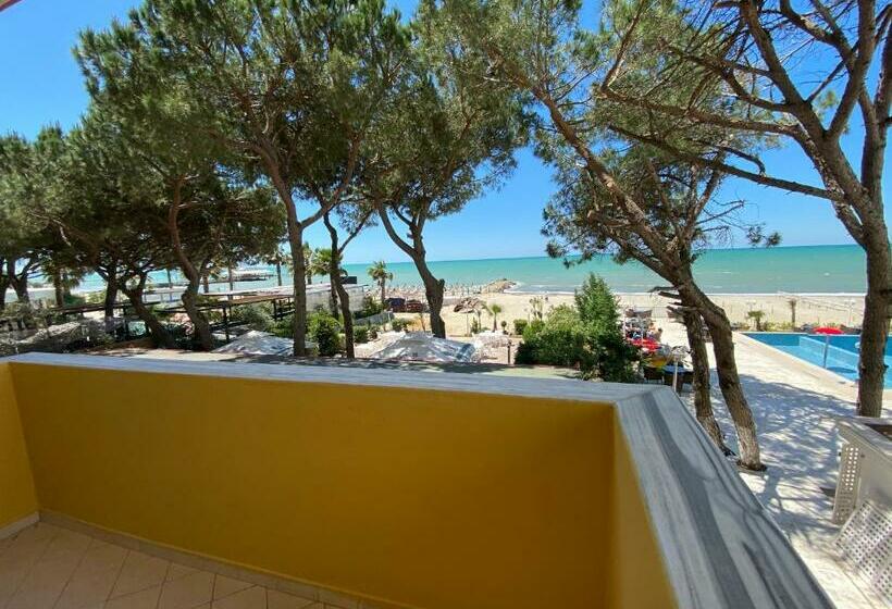 Camera Familiare Vista Mare, Enera