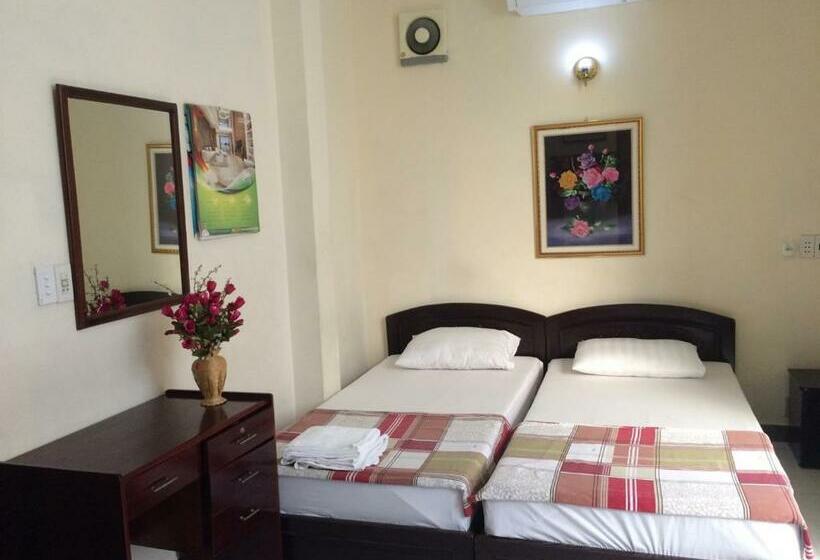 اتاق استاندارد با بالکن, Giang