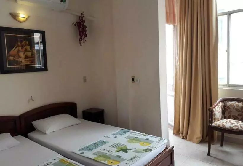 اتاق استاندارد با بالکن, Giang