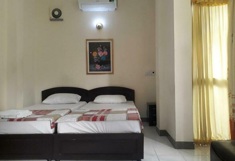 اتاق استاندارد با بالکن, Giang