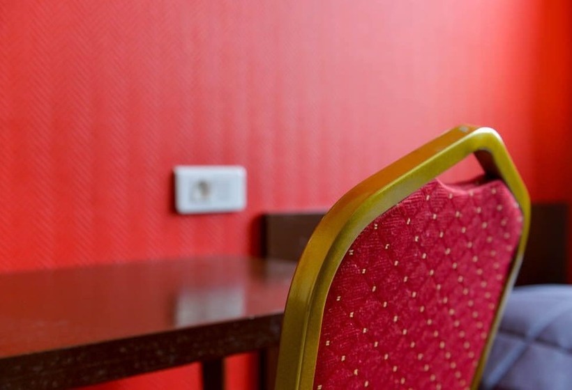 اتاق خانوادگی, Hôtel Restaurant Atipyc