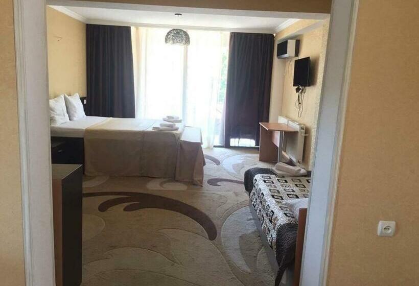 اتاق لوکس خانوادگی, Kavkasioni