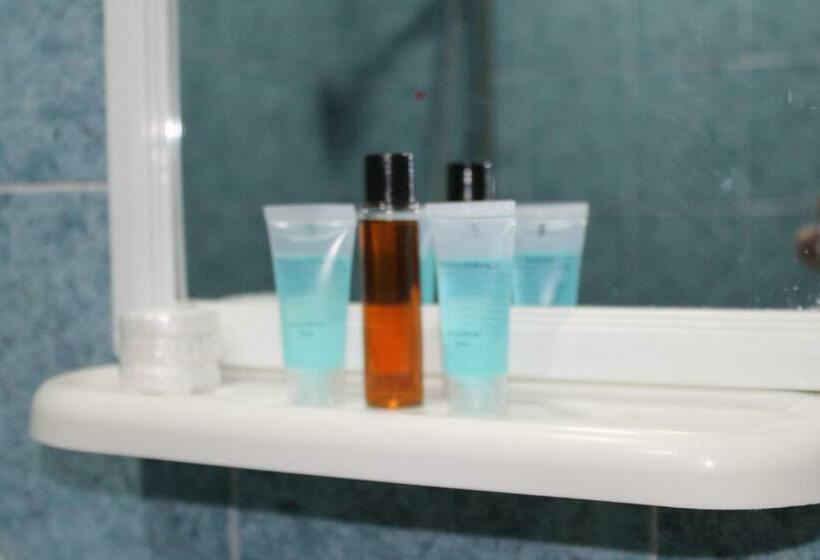 اتاق استاندارد سه نفره, Kavkasioni