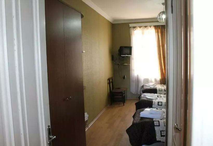 اتاق استاندارد سه نفره, Kavkasioni