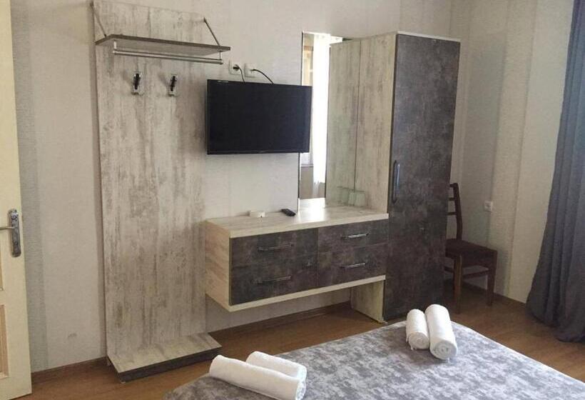 اتاق استاندارد با چشمانداز کوهستان, Kavkasioni