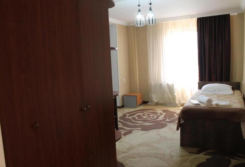 اتاق خانوادگی, Kavkasioni