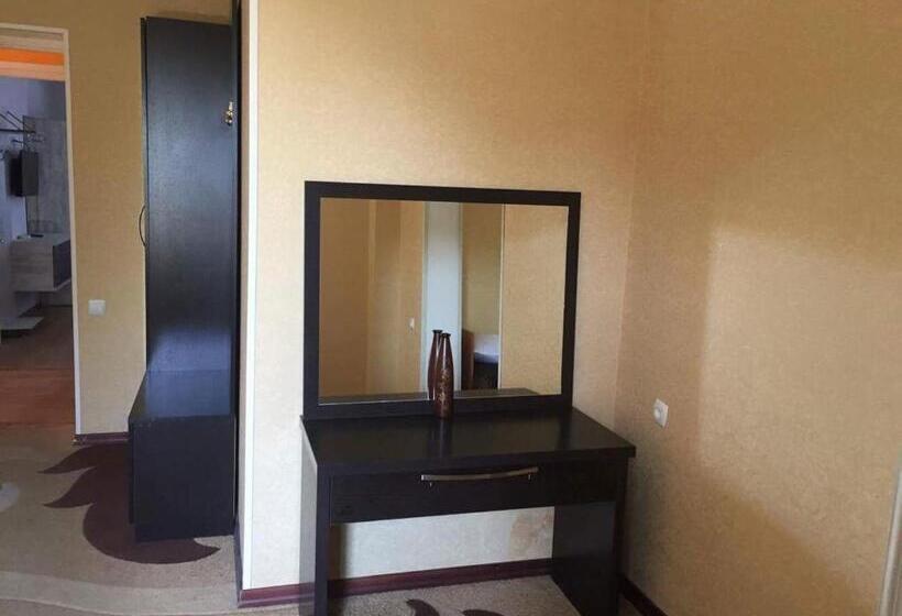 اتاق خانوادگی, Kavkasioni