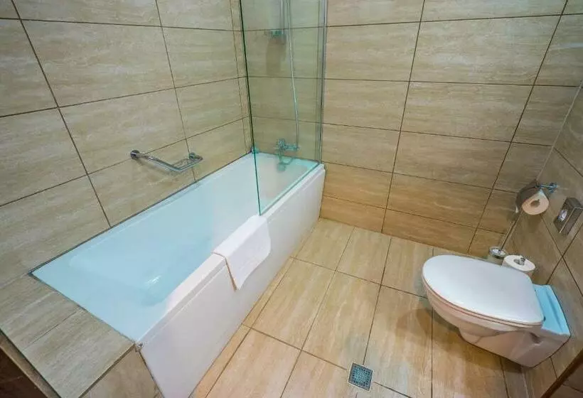اتاق استاندارد یک نفره, Lomsia