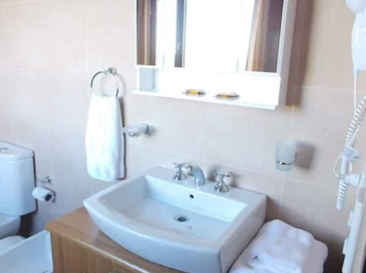 غرفة قياسية, Mora