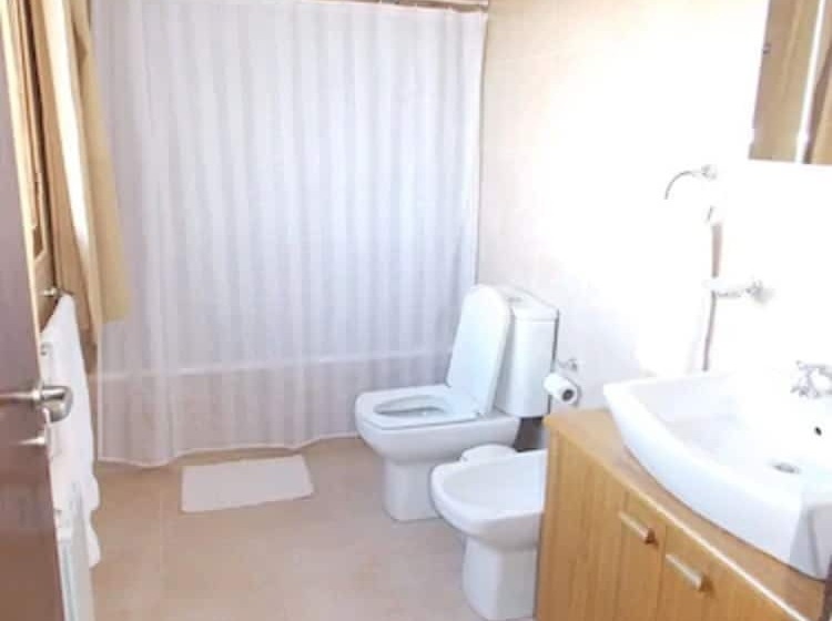 غرفة قياسية رباعية, Mora