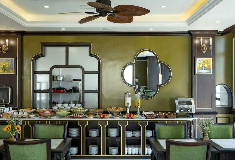 اتاق استاندارد با بالکن, Luxury Hotel Near Da Nang Beach   Charming Beauty