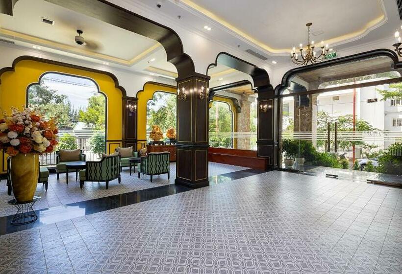 اتاق استاندارد با بالکن, Luxury Hotel Near Da Nang Beach   Charming Beauty