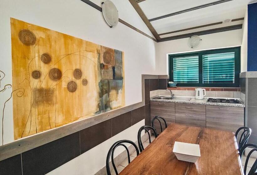 Апартаменты 2 Спальни, Isa Residence With Swimming Pool In Guardistallo Surrounded By Greenery