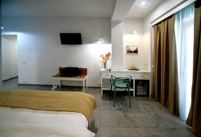 חדר סטנדרט עם מרפסת, Konak Rooms L Skanderbeg Square