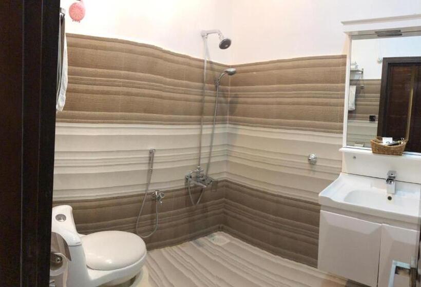 اتاق استاندارد با تخت بزرگ, Burj Al Swat