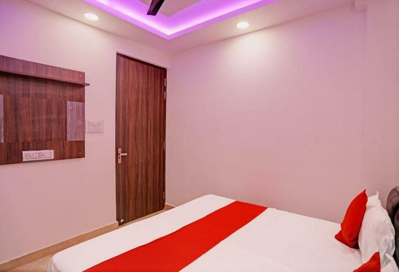 חדר קלאסי לשלושה, Oyo Flagship Royal Residency