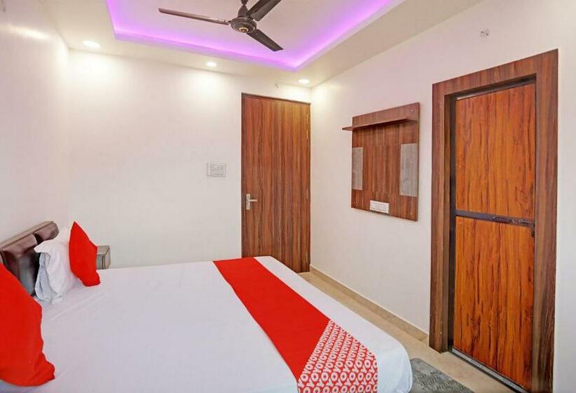 חדר קלאסי לשלושה, Oyo Flagship Royal Residency