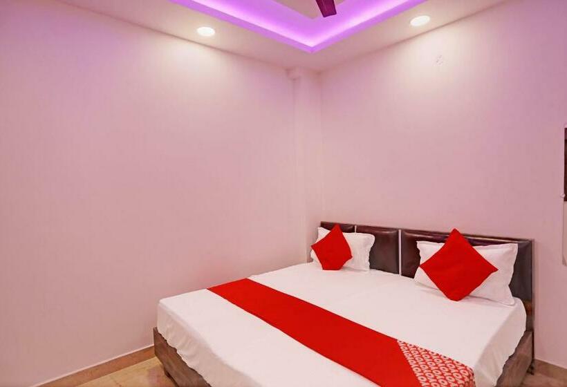 חדר קלאסי לשלושה, Oyo Flagship Royal Residency