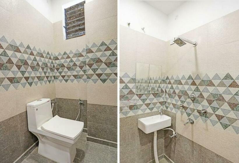 חדר קלאסי לשלושה, Oyo Flagship Royal Residency