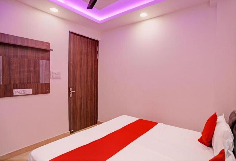 חדר קלאסי לשלושה, Oyo Flagship Royal Residency