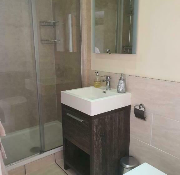 חדר דחוקס עם מיטת קינג, The Garden Bar Rooms