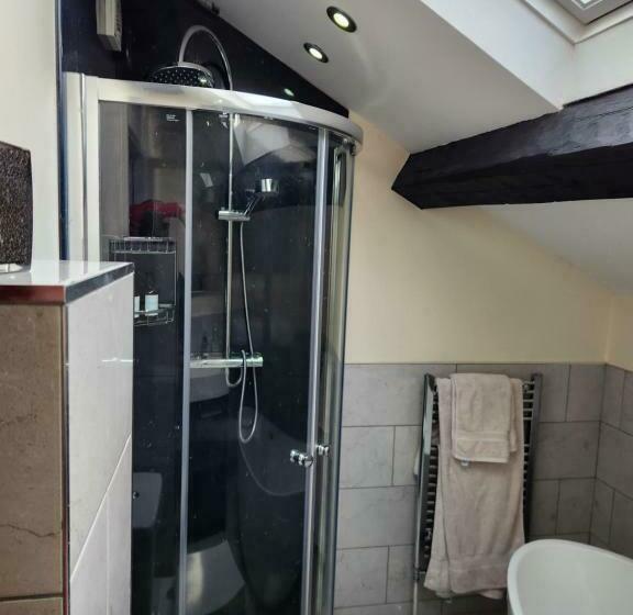 חדר דחוקס עם מיטת קינג, The Garden Bar Rooms