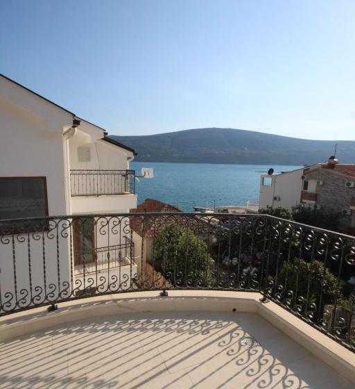 اتاق لوکس, Montemar