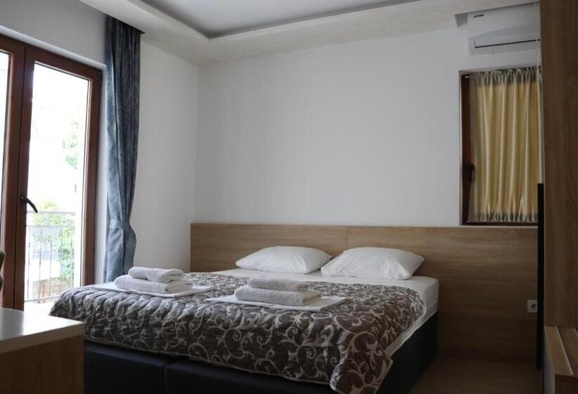 اتاق لوکس, Montemar