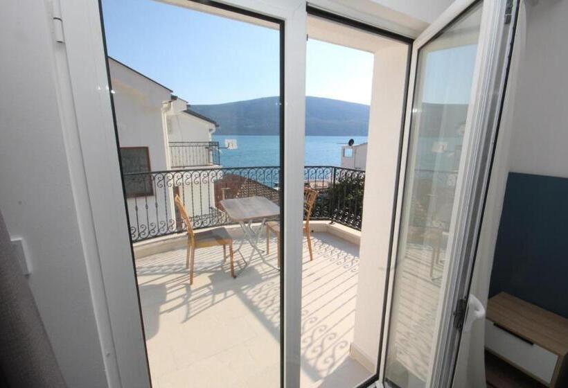 اتاق لوکس سه تخته, Montemar