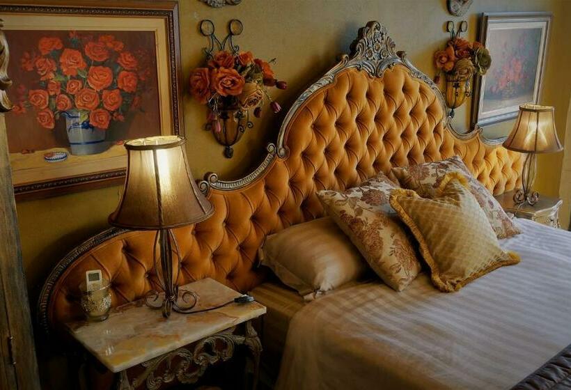 Номер Стандарт, Bygracealone Manor
