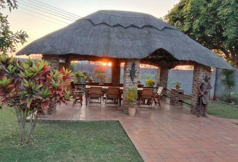 اتاق استاندارد, Room In Villa Zambezi Family Lodge Buffalo Room