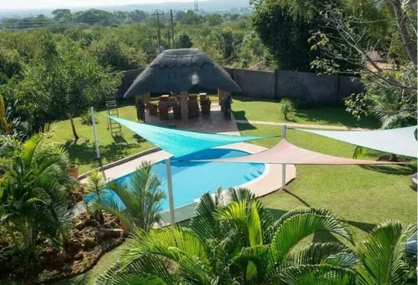 اتاق استاندارد سه نفره, Room Zambezi Family Lodge   Rhino Room