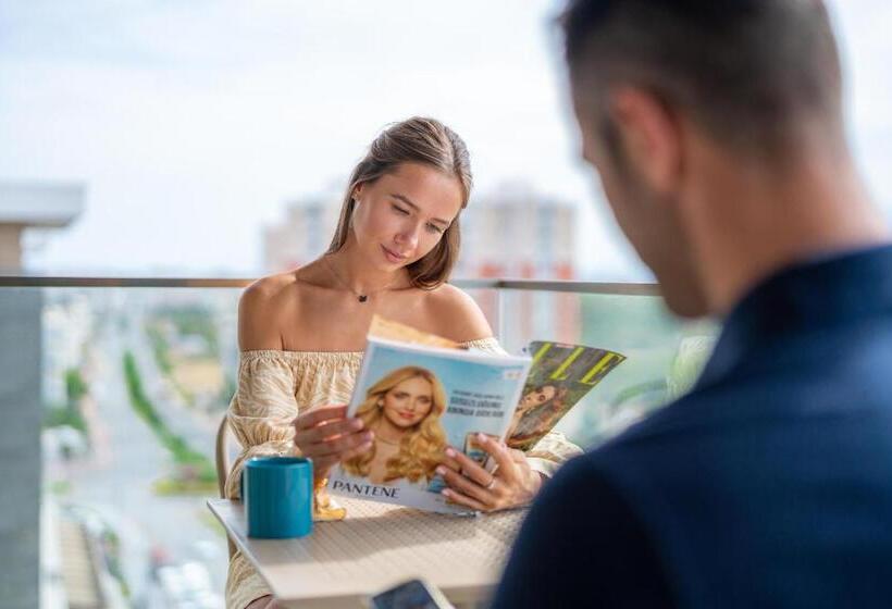 带1个卧室的豪华公寓, Casamax Suites