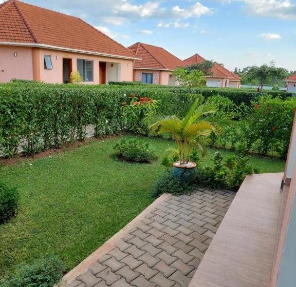 سوییت خانوادگی, Le Cottage Mbale