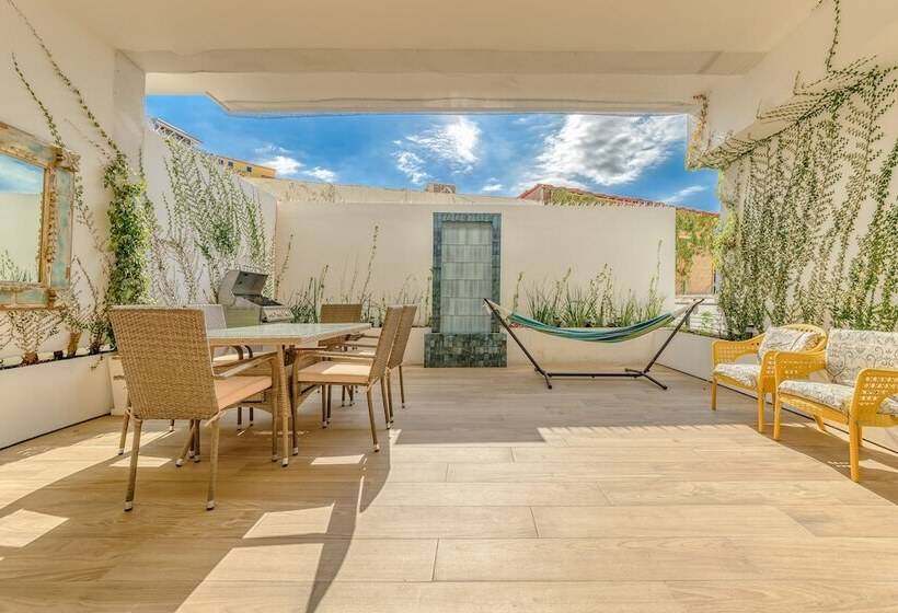 带1个卧室的带阳台的公寓, Maxwell Collection Romantic Zone