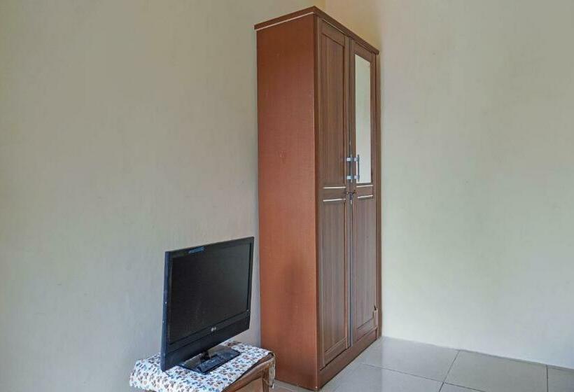 Номер Стандарт Индивидуальный, Oyo 91762 Green Home Stay Syariah