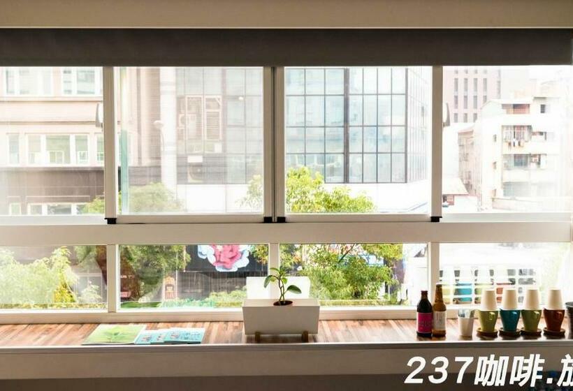 اتاق کلاسیک سه تخته, 237