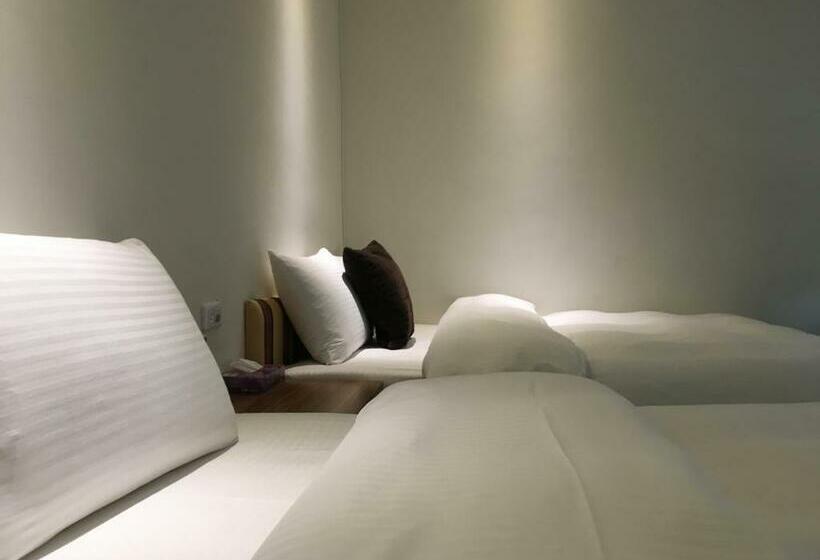 اتاق کلاسیک سه تخته, 237