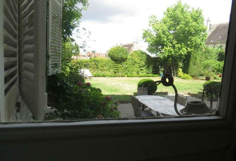 جناح جونيور مطل على الحديقة, B&b Le Jardin De Carco