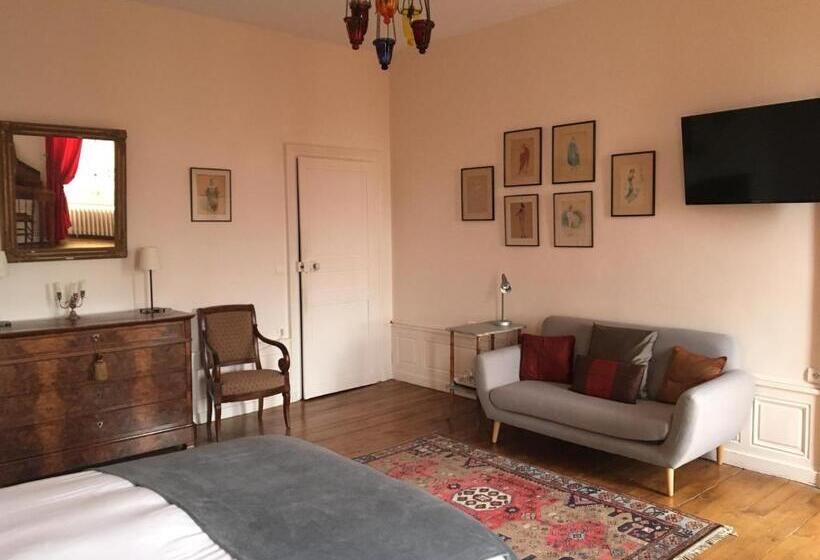 غرفة قياسية مطلّة علي الحديقة, B&b Le Jardin De Carco