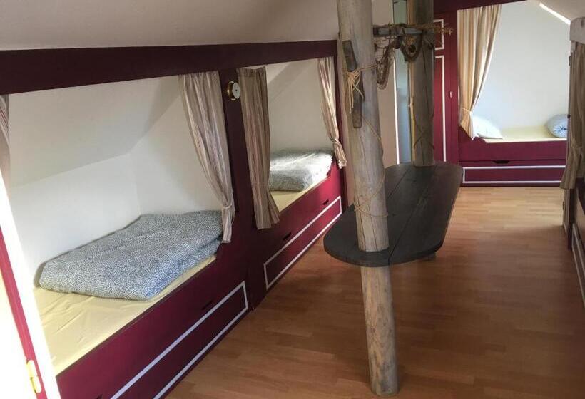 ファミリールーム, Auberge De Keringar